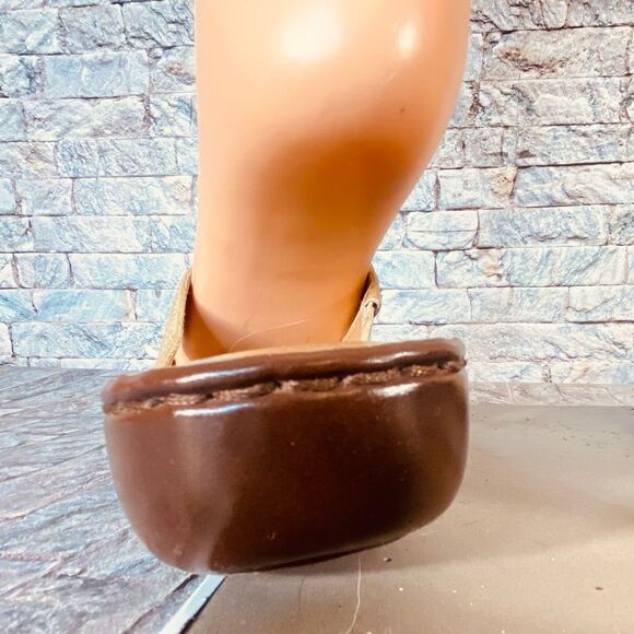 Dockers Beige Leather Sandals Slip On Style Womens Size 7 Low Heel Cushioned - Picture 5 of 10